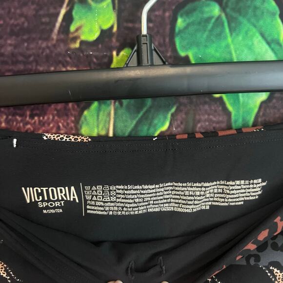 Victorias Secret Sport Leggings Medium Jungle Leopard Cheetah Patchwork Tights - Picture 3 of 4